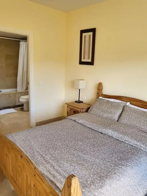 Duquesa 2 Bed With Sea And Golf Views And 5 Pools Daire Manilva 0*,  İspanya